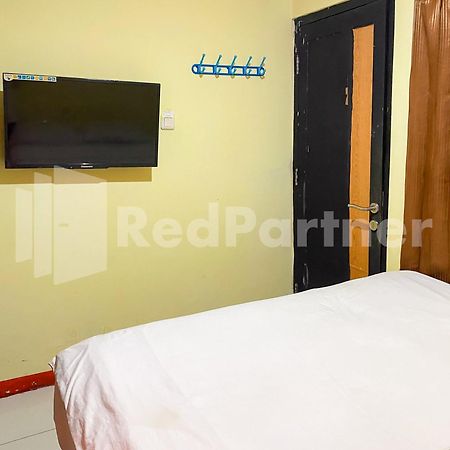 Audah Guesthouse Syariah Redpartner Джакарта Экстерьер фото