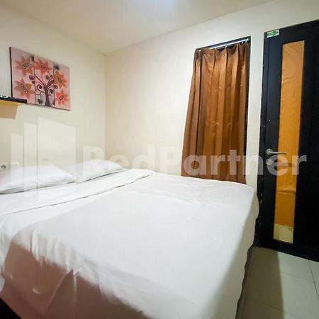 Audah Guesthouse Syariah Redpartner Джакарта Экстерьер фото