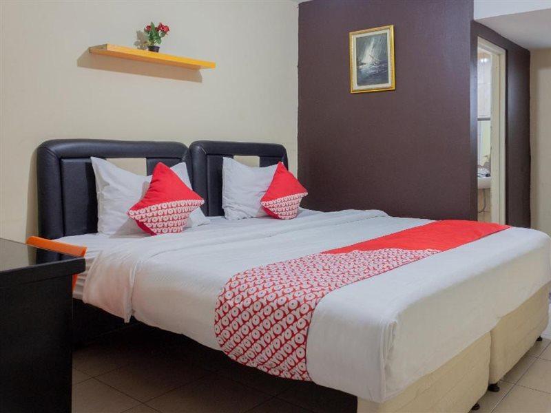 Audah Guesthouse Syariah Redpartner Джакарта Экстерьер фото