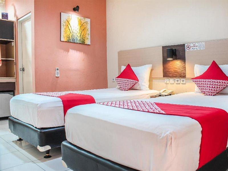 Audah Guesthouse Syariah Redpartner Джакарта Экстерьер фото