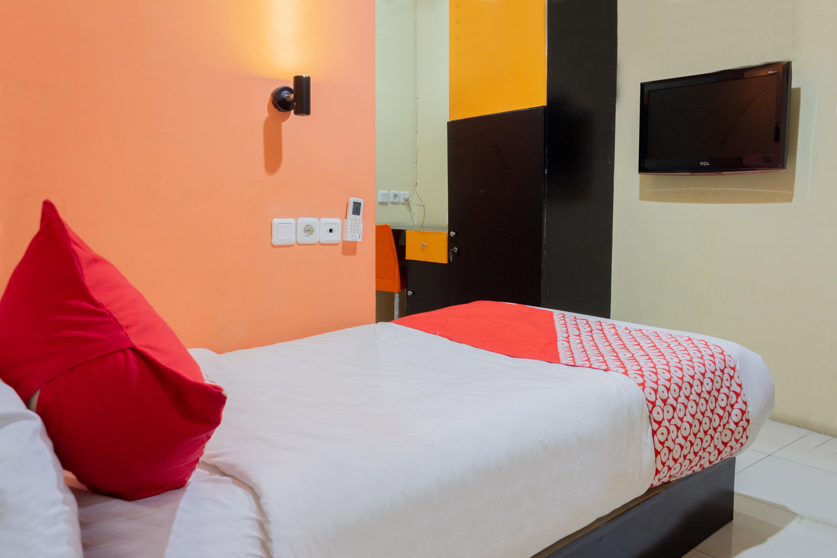 Audah Guesthouse Syariah Redpartner Джакарта Экстерьер фото