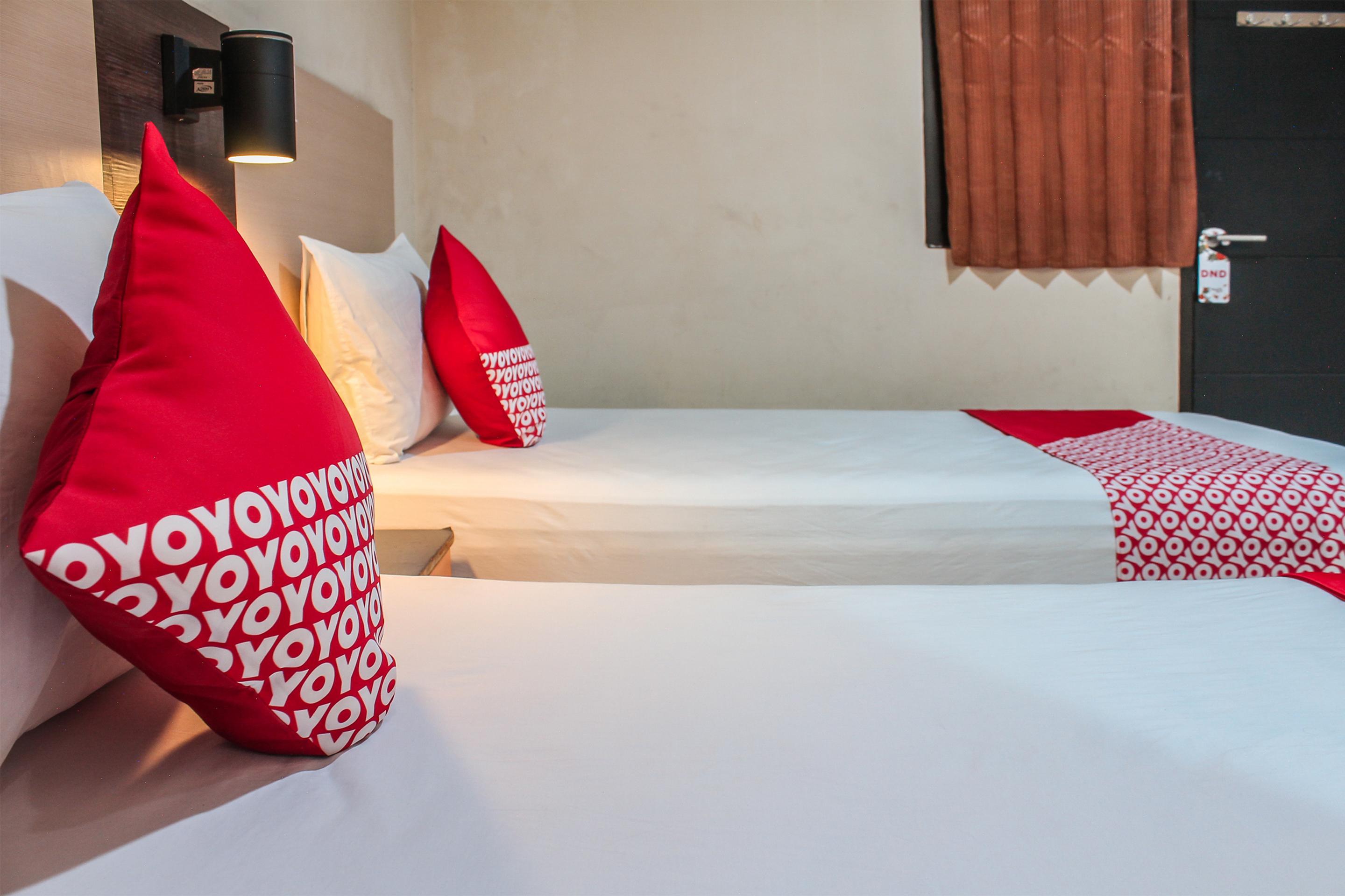 Audah Guesthouse Syariah Redpartner Джакарта Экстерьер фото