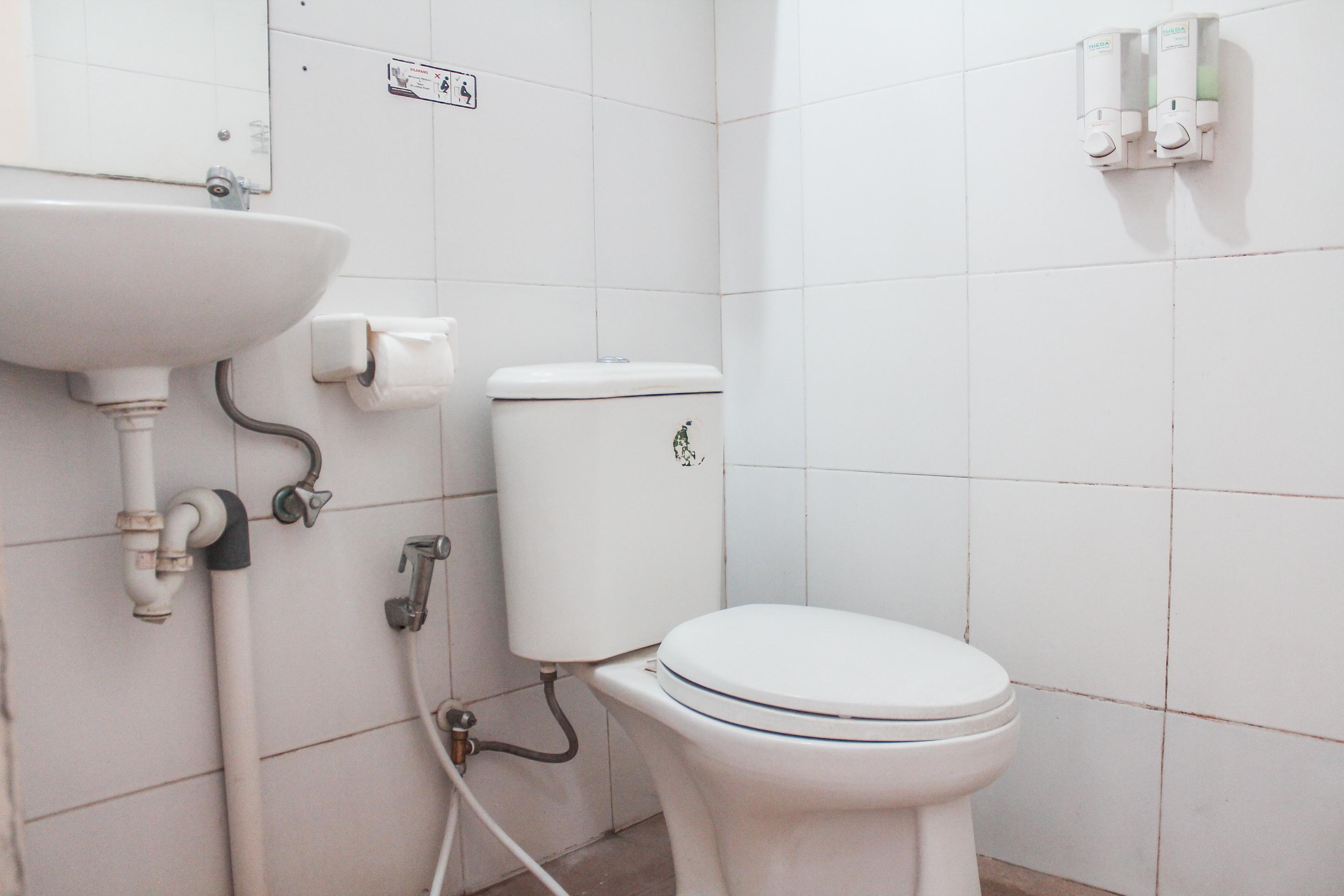 Audah Guesthouse Syariah Redpartner Джакарта Экстерьер фото