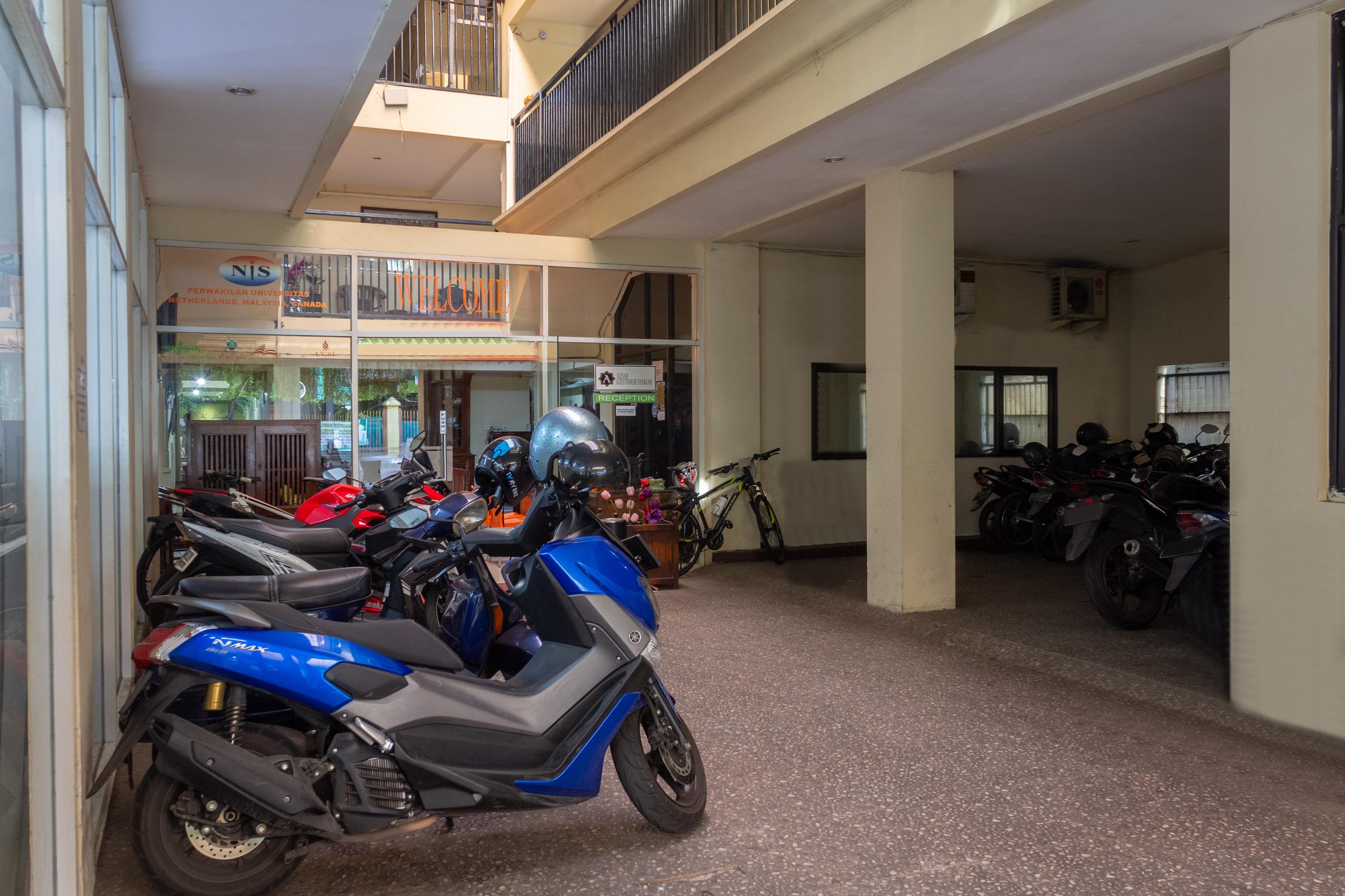 Audah Guesthouse Syariah Redpartner Джакарта Экстерьер фото