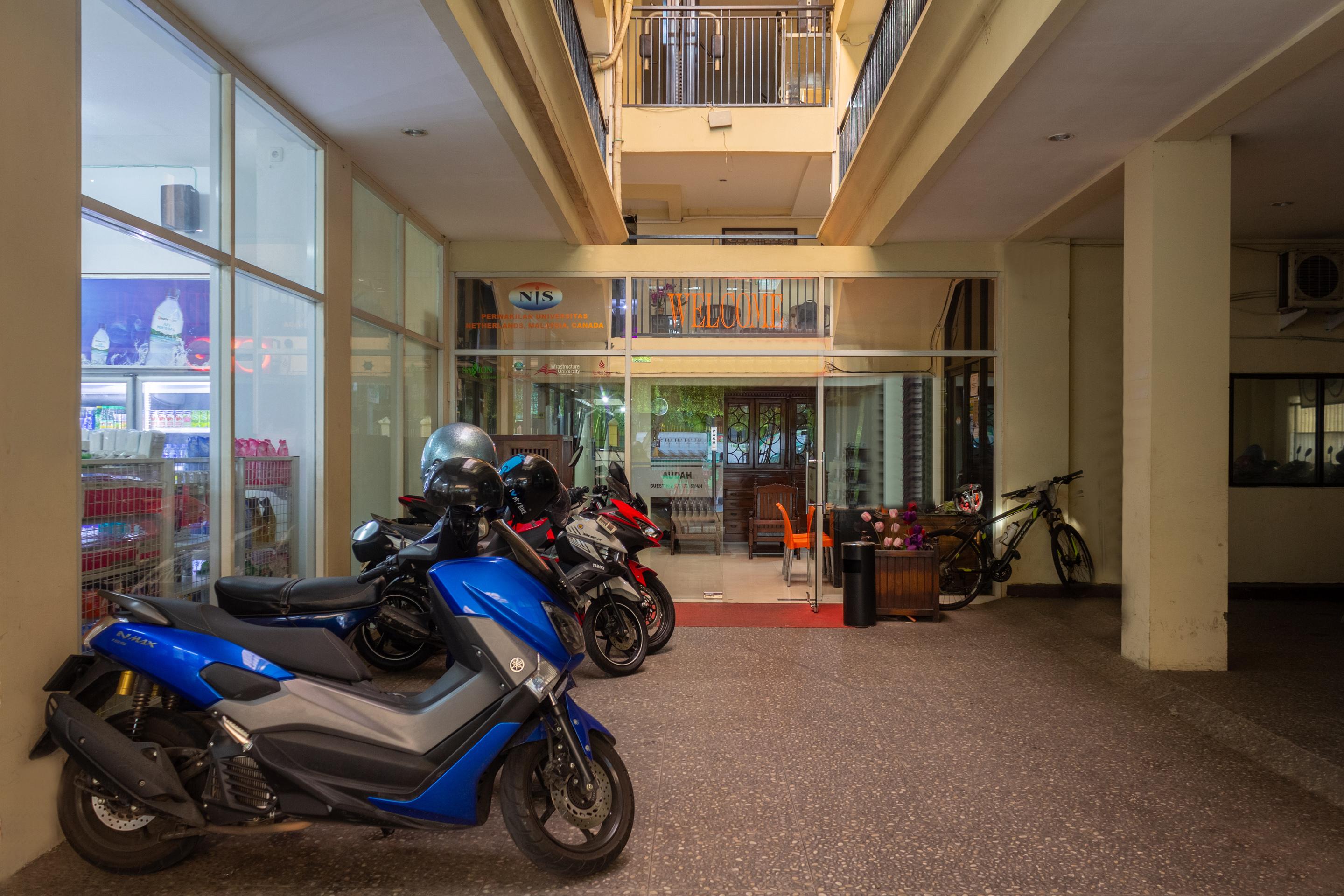 Audah Guesthouse Syariah Redpartner Джакарта Экстерьер фото