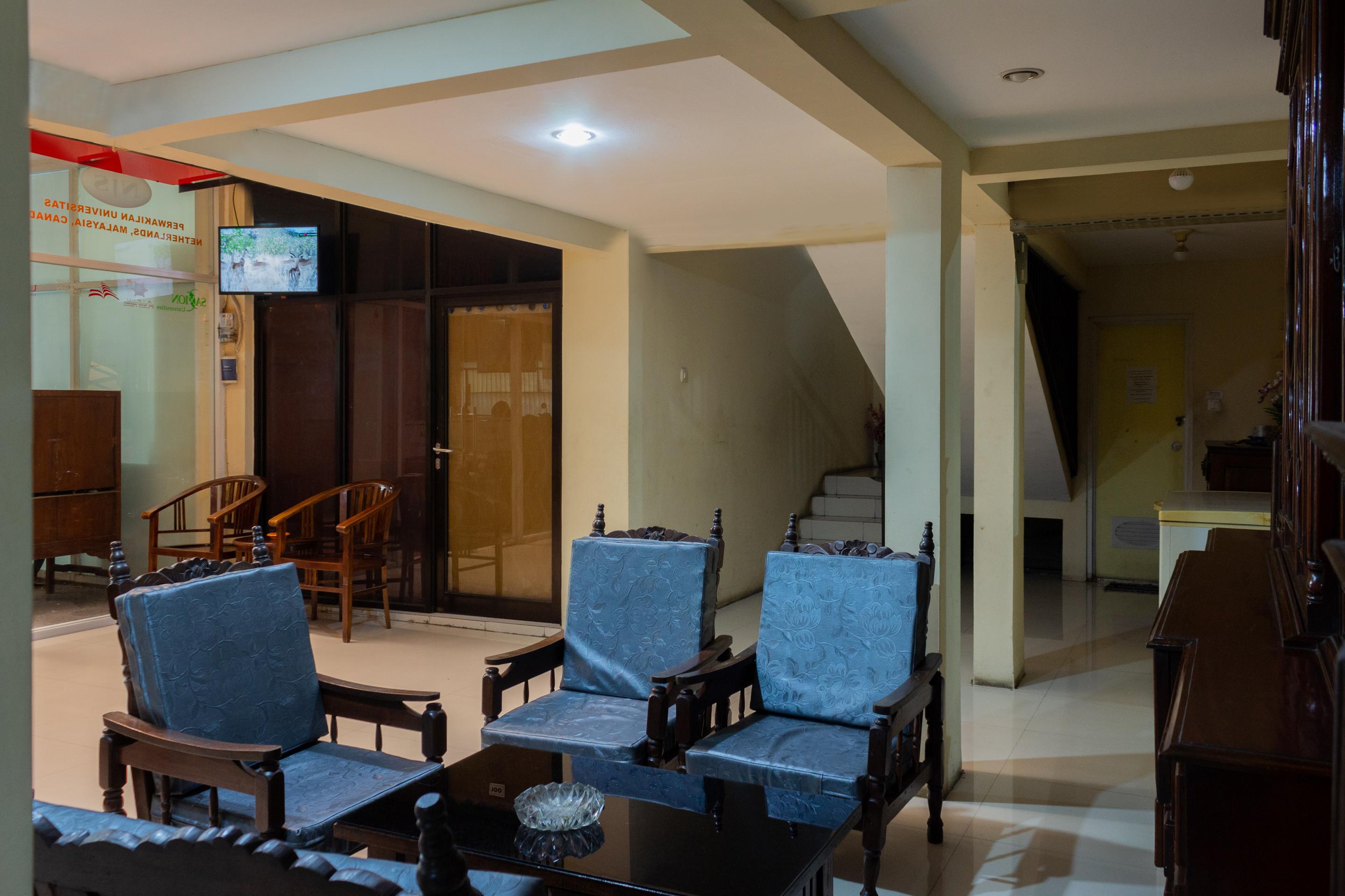 Audah Guesthouse Syariah Redpartner Джакарта Экстерьер фото