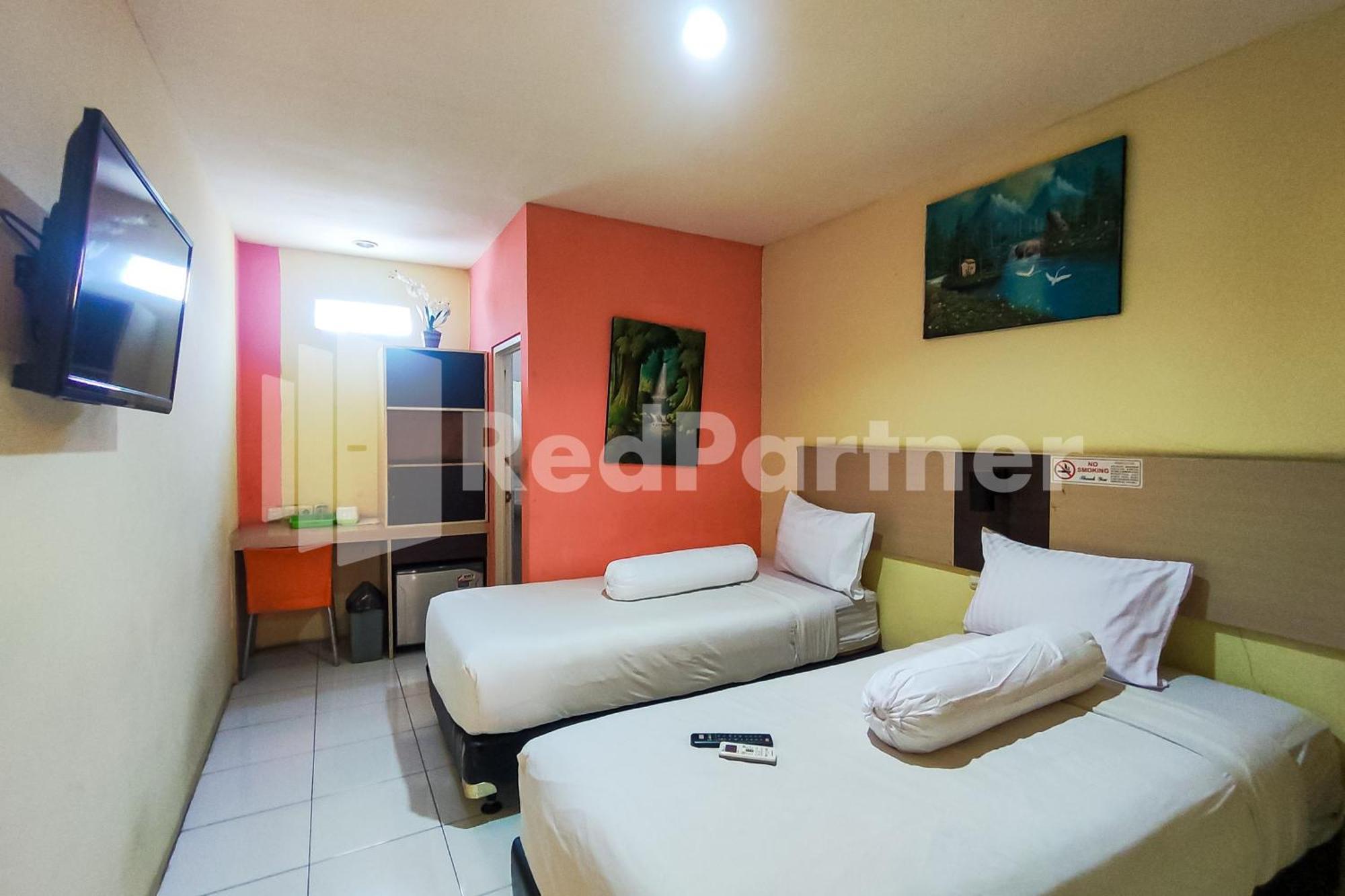 Audah Guesthouse Syariah Redpartner Джакарта Экстерьер фото