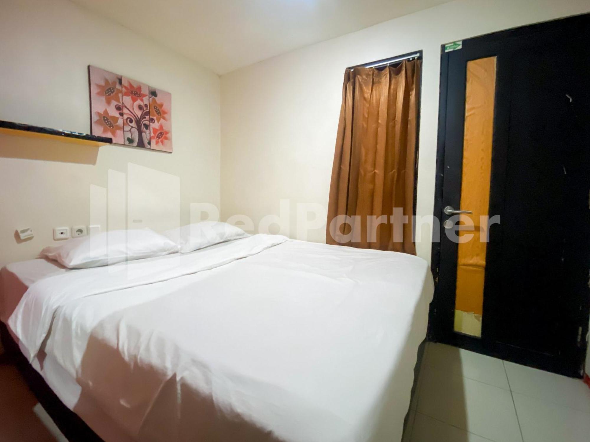 Audah Guesthouse Syariah Redpartner Джакарта Экстерьер фото