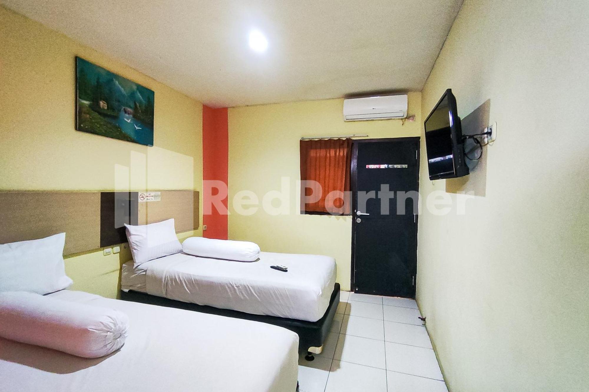 Audah Guesthouse Syariah Redpartner Джакарта Экстерьер фото